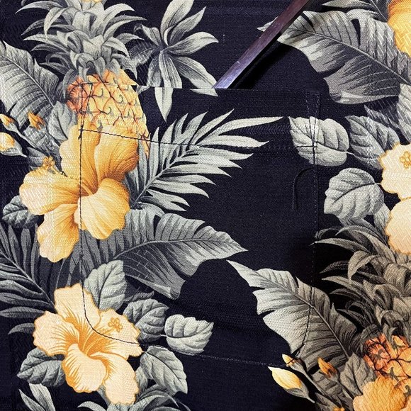 Tommy Bahama Black and Yellow Floral 100% Silk Men's Short Sleeve Hawaiian Shirt - Picture 7 of 8